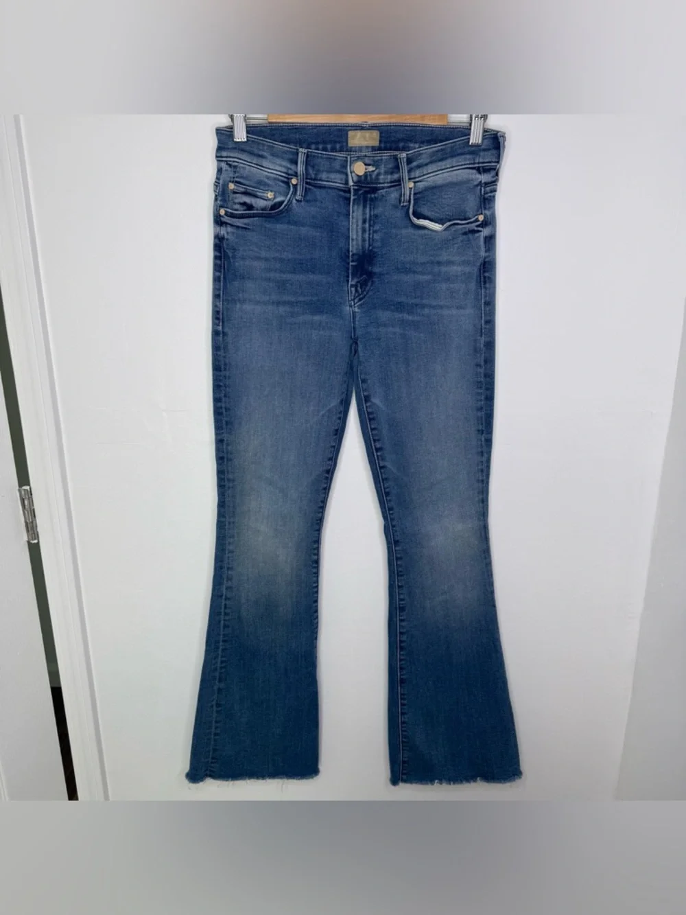 MOTHER The Weekender Fray Flare Denims Jeans - Picture 2 of 9